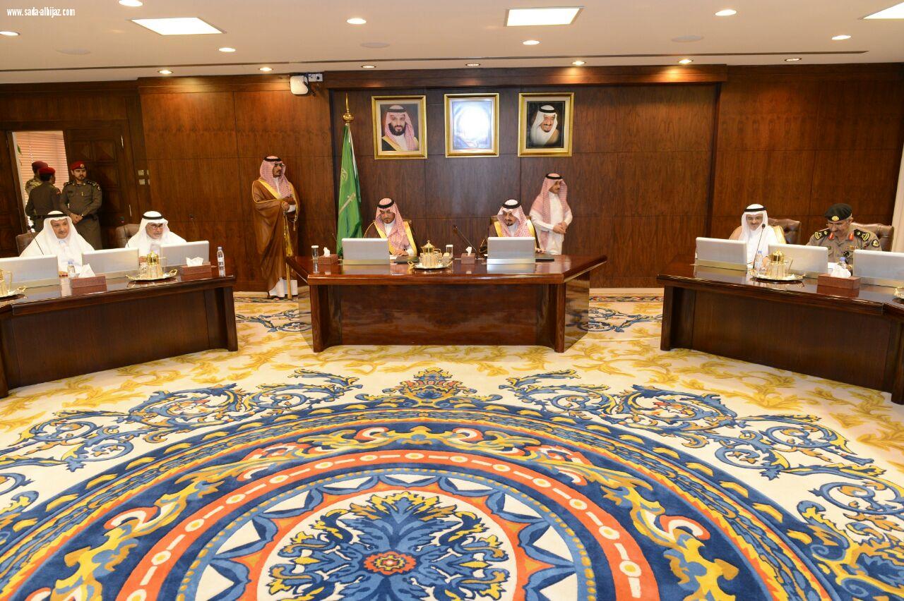 أمير عسير ونائبه يطلعان على برنامج التوطين بالمنطقة أبها